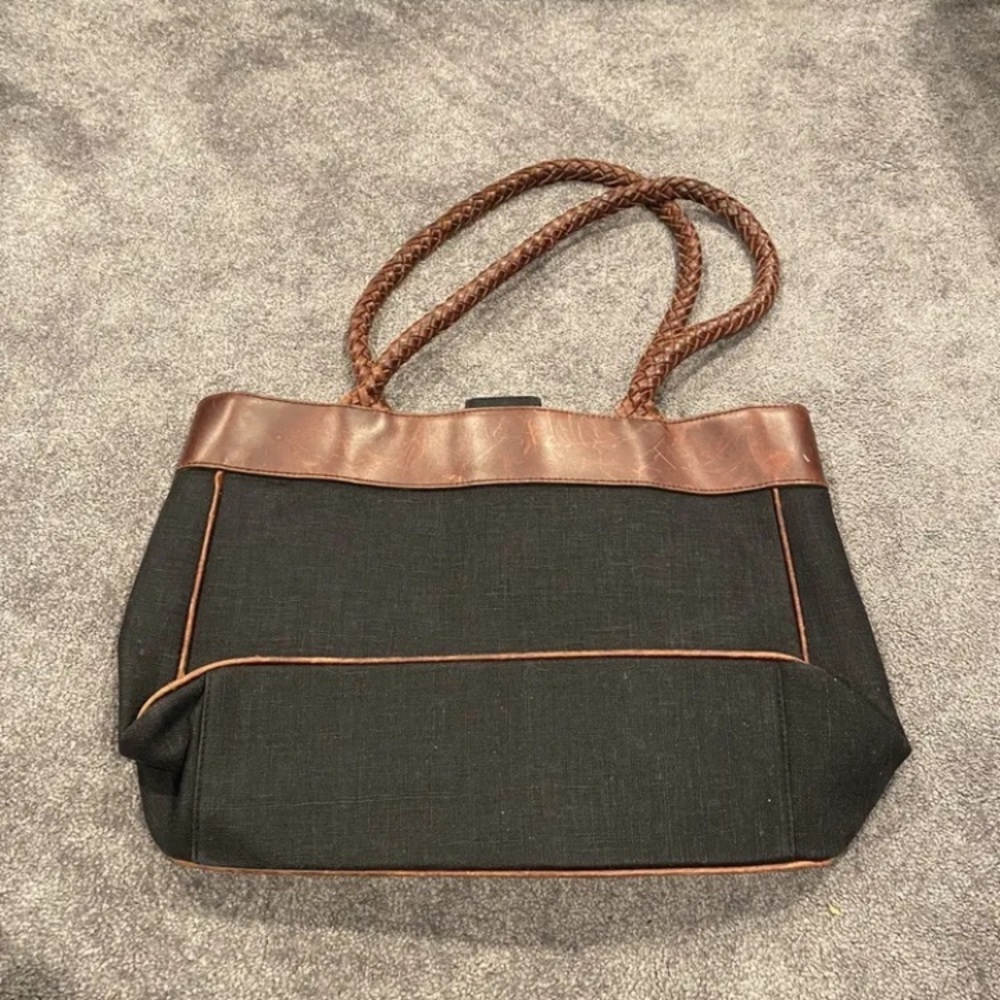 (1) Trendy Black Lauren Ralph Lauren Shoulder Bag W/ Brown Leather Lining